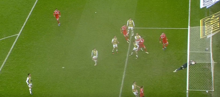 Kadıköy'de ilginç an! Top çizgiyi geçti mi? VAR'a gidip golü verdi... Eski Galatasaraylı Emre Kılınç, Fenerbahçe taraftarını üzdü G2