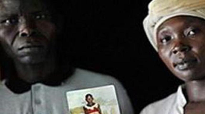 Şans getirsin diye &ccedil;ocukları par&ccedil;alıyorlar