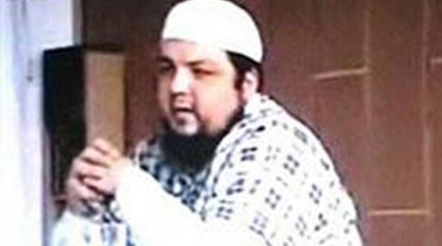 T&uuml;rk imam dehşete d&uuml;ş&uuml;rd&uuml;!