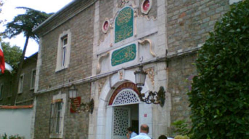 Acizin dudak u&ccedil;uklatan serveti