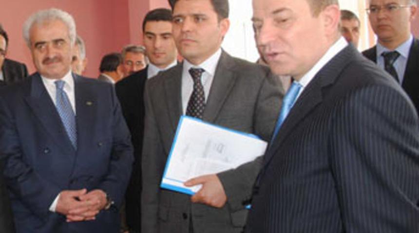 Vali'den fır&ccedil;a yağmuru