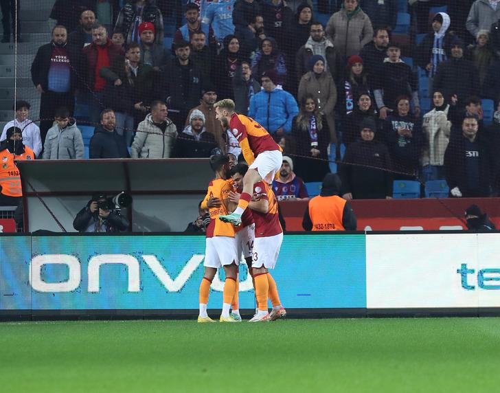 Galatasaray fırsat tepmedi, zirve yarışı kızıştı! Sarı-Kırmızılar Trabzonspor'u deplasmanda 5-1 mağlup etti 18308998-728xauto