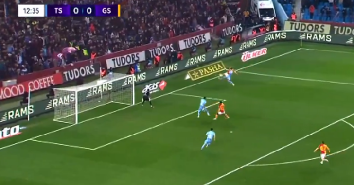 Galatasaray'da Zaha'nın attığı golde büyük tartışma çıktı! Vuruşu yapmadan önce faul var mı? G3