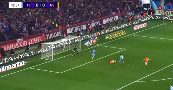 Galatasaray'da Zaha'nın attığı golde büyük tartışma çıktı! Vuruşu yapmadan önce faul var mı? G5