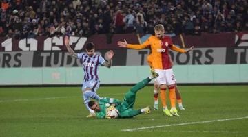 SON DAKİKA: Trabzonspor-Galatasaray maçının ardından kameraların karşısına geçen Bakasetas, takımdan ayrıldığını açıkladı!