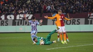 SON DAKİKA: Trabzonspor-Galatasaray maçının ardından kameraların karşısına geçen Bakasetas, takımdan ayrıldığını açıkladı!