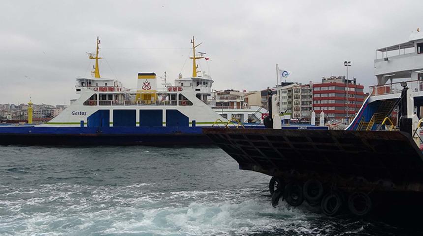 Olumsuz hava şartları denizi de vurdu! Çanakkale'de bazı feribot seferleri iptal edildi