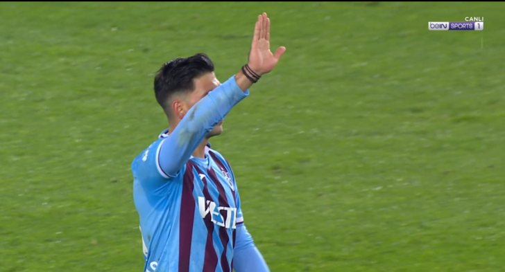 SON DAKİKA: Trabzonspor-Galatasaray maçının ardından kameraların karşısına geçen Bakasetas, takımdan ayrıldığını açıkladı! G4