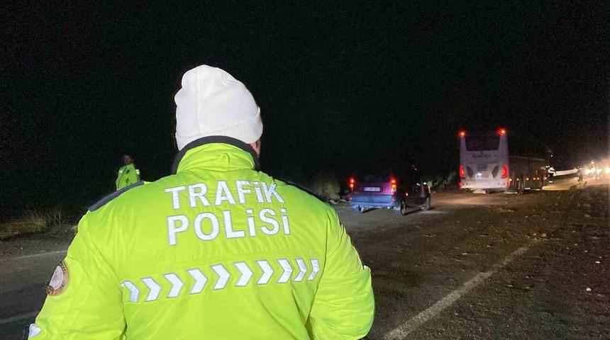 Zonguldak&rsquo;ta karayolunda heyelan: Ara&ccedil;ta hasar meydana geldi