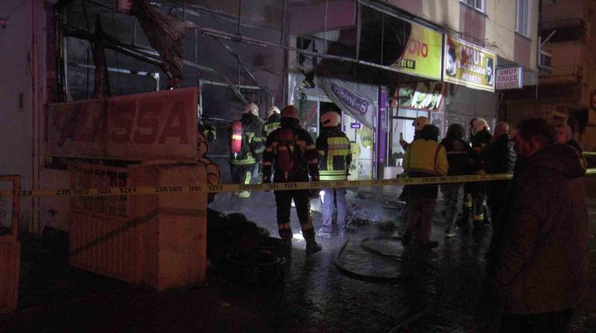 Oto lastik d&uuml;kkanında yangın