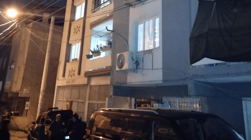 Annesine bağırdı diye babasını &ouml;ld&uuml;rm&uuml;ş