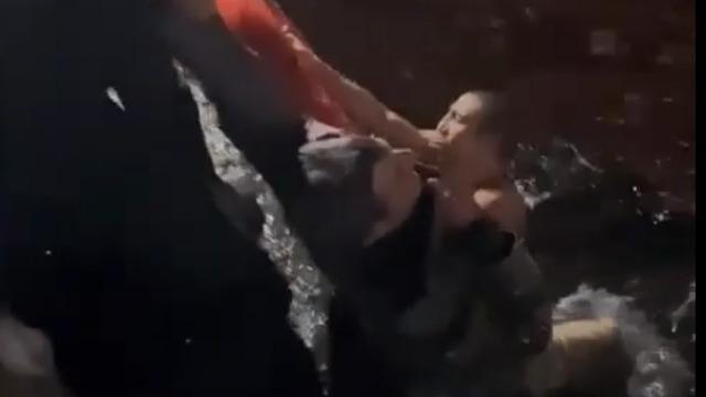 İstanbul Boğazı’nda can pazarı: Denize düşen kişinin kurtarılma anı kamerada