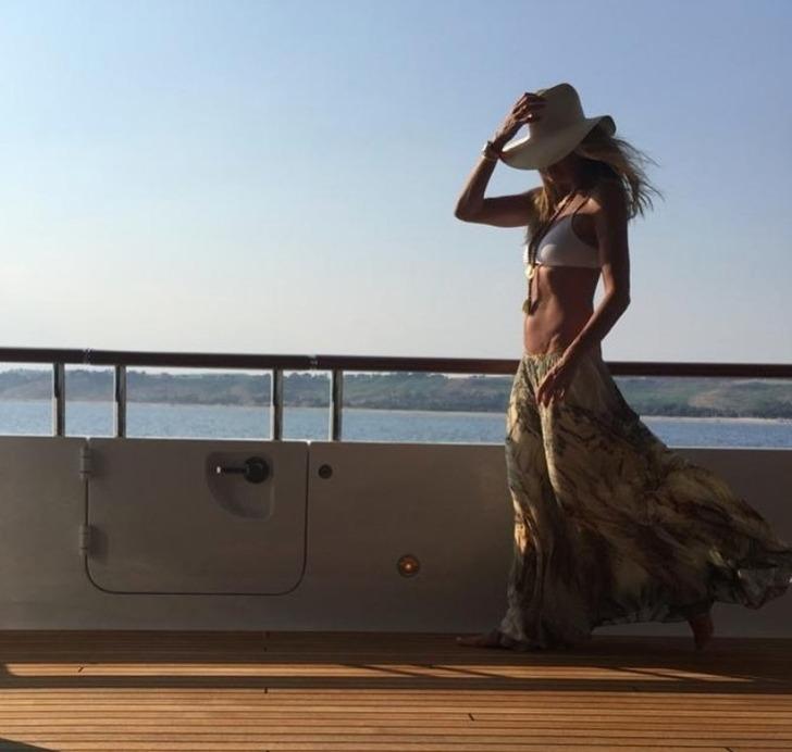 59 yaşındaki ünlü model Elle Macpherson, genç kalmasının ve kusursuz fiziğinin sırrını açıkladı! 'Yaşam tarzımın bir parçası' G1