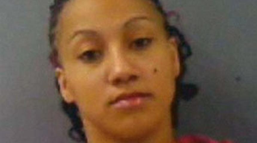 Evini striptiz kul&uuml;be &ccedil;evirdi