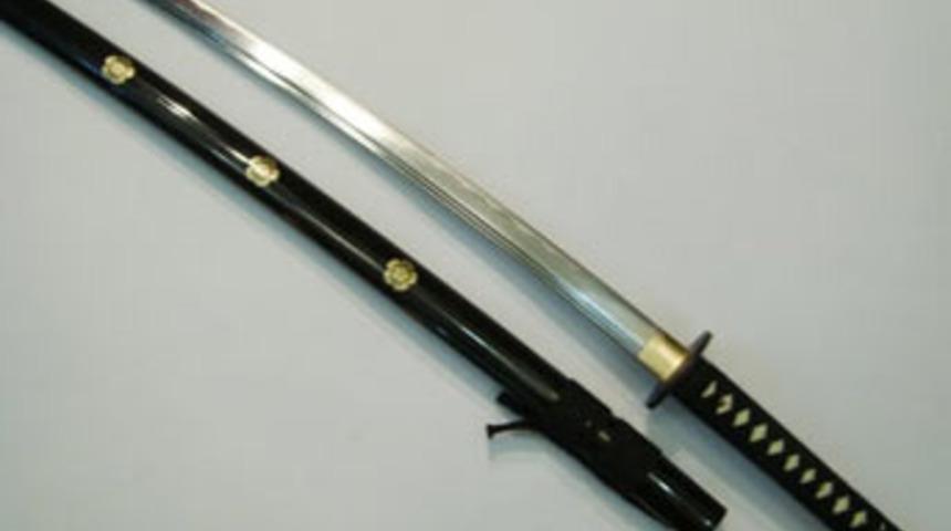 Samuray kılı&ccedil;lı taraftar kavgası