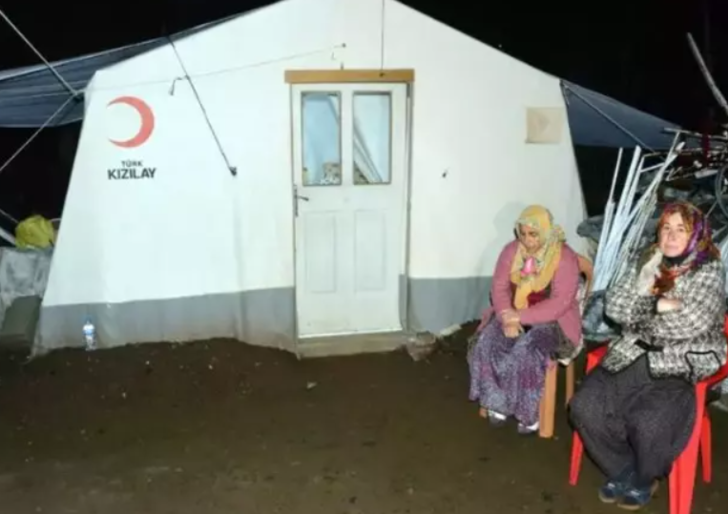 Haluk Levent ve Hasan Can Kaya sözünü tutmuştu! Çadırda kalan şehit ailesine tapu verilmişti! O sorulara mütevazi yanıt: "Saygı gösterelim" G2