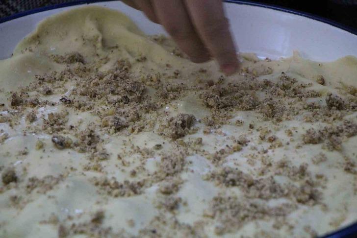 'Önce yanlış anladığımı sandım' Baklavanın daha gevrek ve lezzetli olması için yapıyorlar... İçine kül koyuyorlar! İlk kez duyan çok şaşırıyor G4