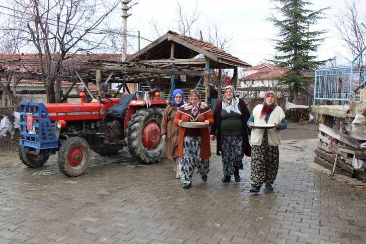 'Önce yanlış anladığımı sandım' Baklavanın daha gevrek ve lezzetli olması için yapıyorlar... İçine kül koyuyorlar! İlk kez duyan çok şaşırıyor G2