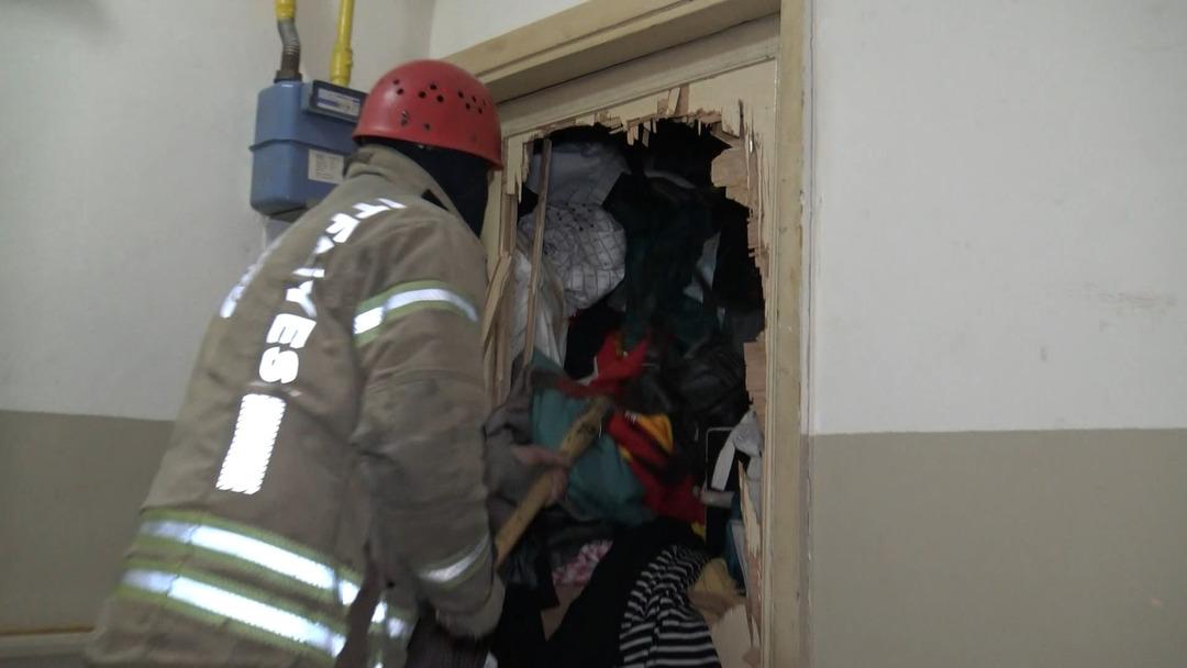 Emekli &ouml;ğretmenin evindeki manzara şaşkına &ccedil;evirdi! Yerden tavana kadar...