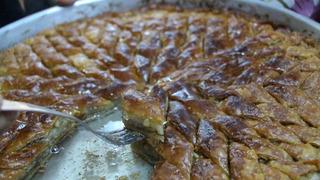 'Önce yanlış anladığımı sandım' Baklavanın daha gevrek ve lezzetli olması için yapıyorlar... İçine kül koyuyorlar! İlk kez duyan çok şaşırıyor