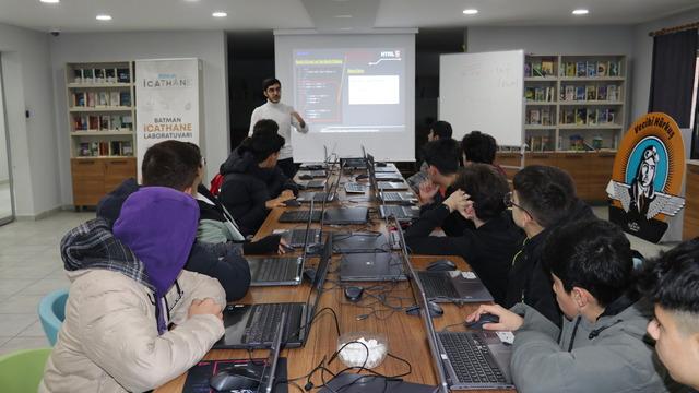 Batman'da İcathane Atölyesinde öğrenciler sertifika aldı