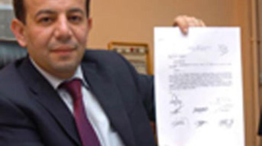 AKP'den CHP'ye `bayrak asma' cezası