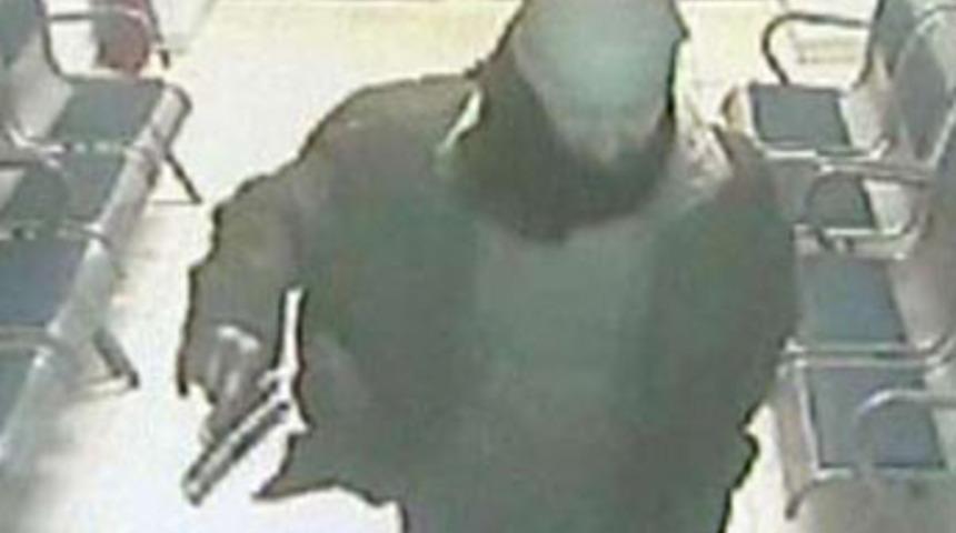 &Ouml;l&uuml; taklidi yaparak kurtuldu