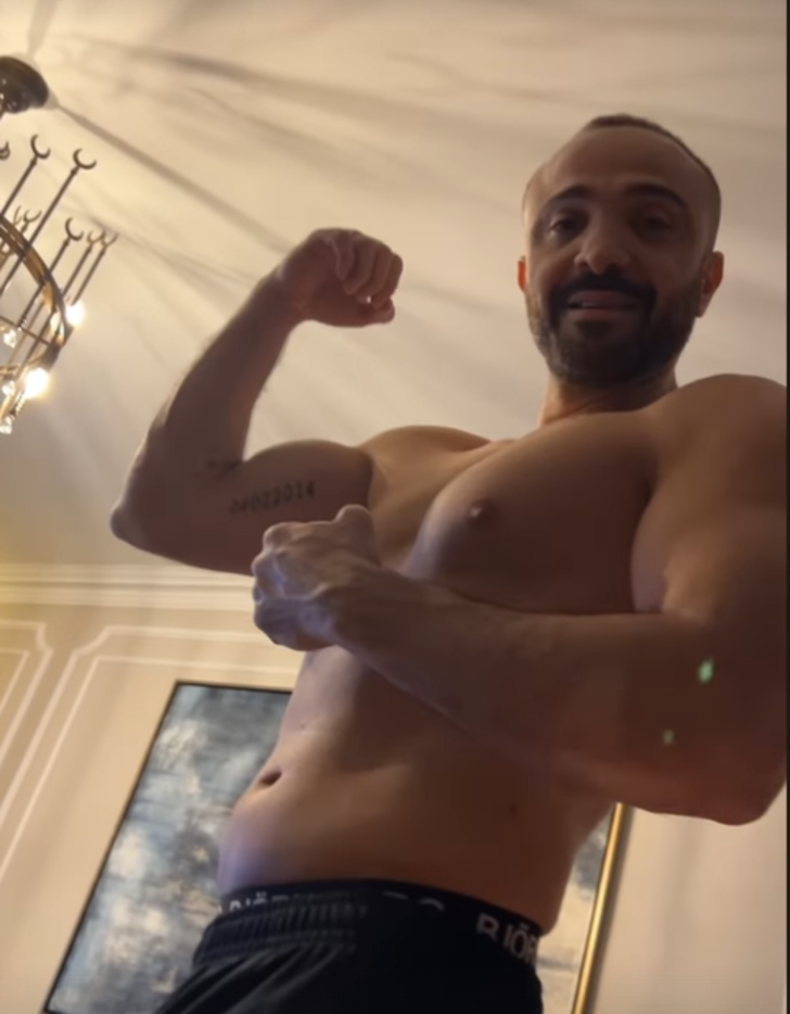 Eşi Okan Kurt'un vücudunu paylaşan Demet Akalın "Kocam demir gibi" yazdı! Üstsüz hali gündem oldu G3