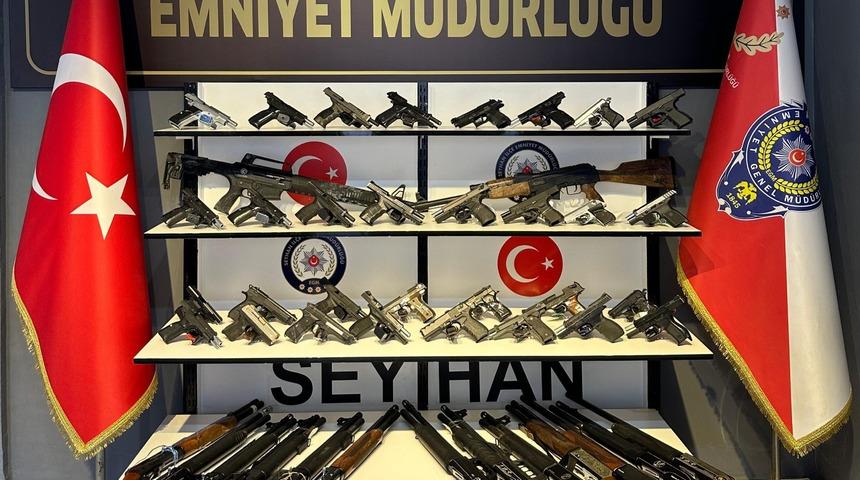 Adana'da ruhsatsız 50 silah ele geçirildi