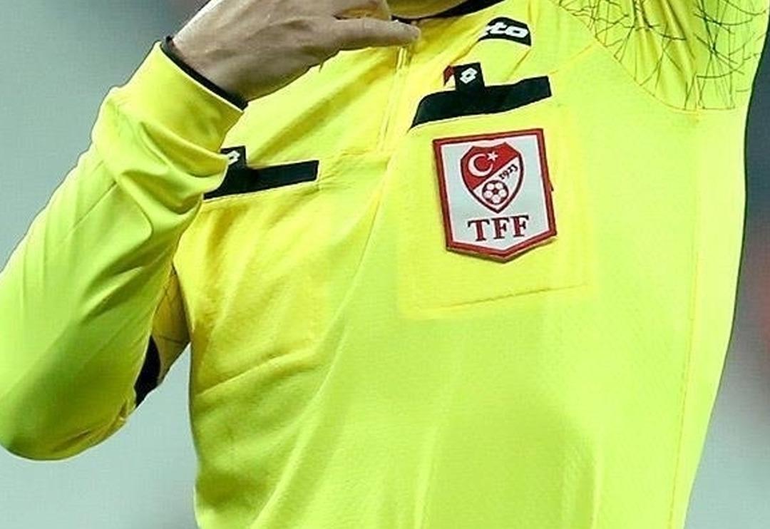 T&uuml;rk hakemlerinin bahis şikesi yaptığı iddiasıyla soruşturma a&ccedil;ılıyor! Olay yaratan ma&ccedil;tan ilk g&ouml;r&uuml;nt&uuml;ler geldi...