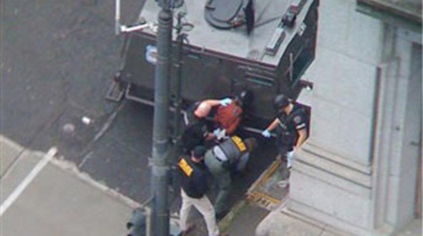 Hem bombacı hem vampir!