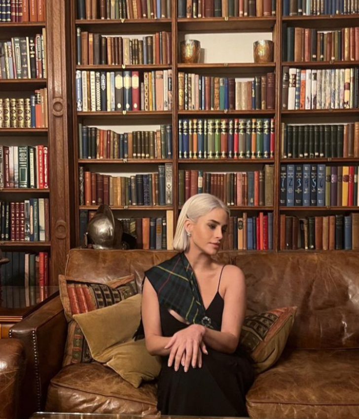 Estetikle bambaşka biri olmuştu! Oyuncu Büşra Pekin'in o şarkıcıyla aşk yaşadığı iddia edildi! Yanıt gecikmedi G4