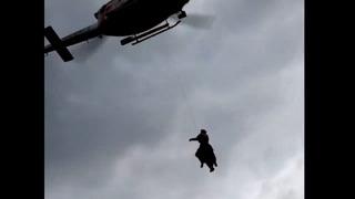 Açık denizde sürüklenen gemide, nefes kesen kurtarma operasyonu! Heyecan dolu anlar kamerada