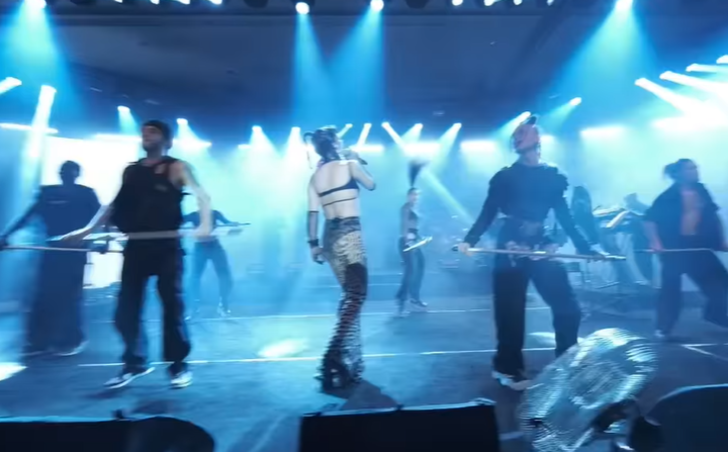 Yaşadığı zor günleri anlatmıştı... Ünlü şarkıcı Hande Yener sahne tarzıyla çok konuşuldu! G3