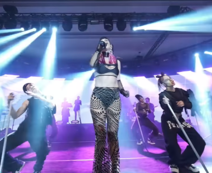 Hande Yener'in sahne tarzı çok konuşuldu! Tarzının bedeli dudak uçuklattı G5