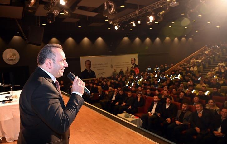 En düşük maaş 32 bin lira oldu! Yüzde 88'lik zammın ardından işçiler belediye başkanını omuzlara aldı G3