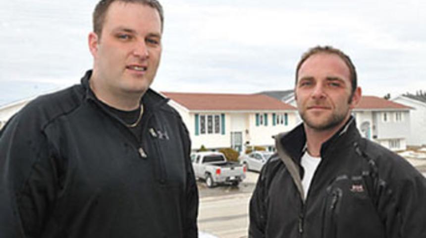 Aradığı kardeşi komşusu &ccedil;ıktı!