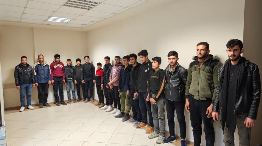 Hatay'da 16 düzensiz göçmen yakalandı