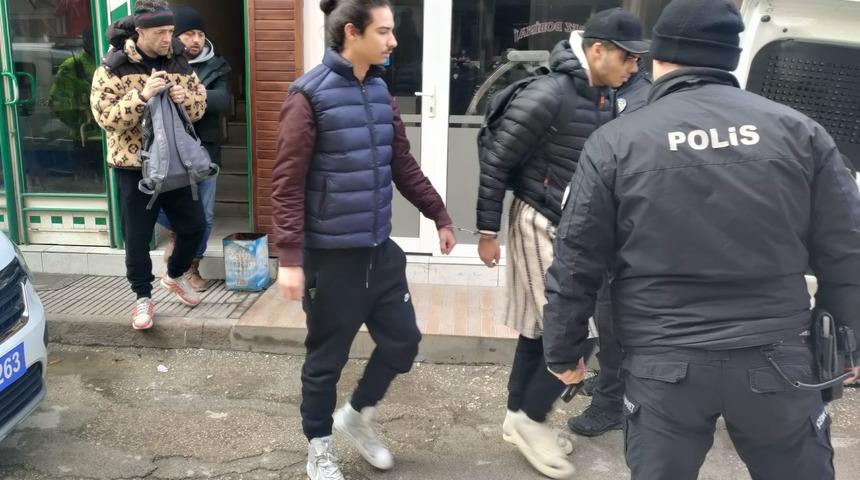 Çanakkale'de hırsızlık suçundan aranan 1 düzensiz göçmen tutuklandı