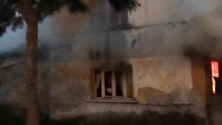 Söke'de metruk bina alevlere teslim oldu!