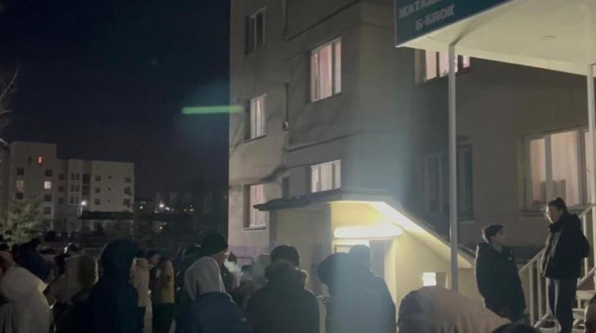 SON DAKİKA | Kırgızistan'da 7.0 büyüklüğünde deprem! Halk sokaklara döküldü