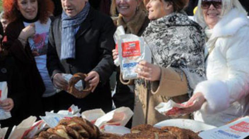 Aysel G&uuml;rel simitle anıldı