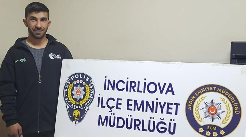 Aydın'da polis sokakta bulunan 10 bin lirayı sahibine ulaştırdı