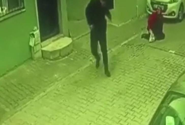 Sokakta yürüyen kadını kalkan yaptı! İzmir'de silahlı düello... İki ateş arasında kaldı! O anlar kamerada G5
