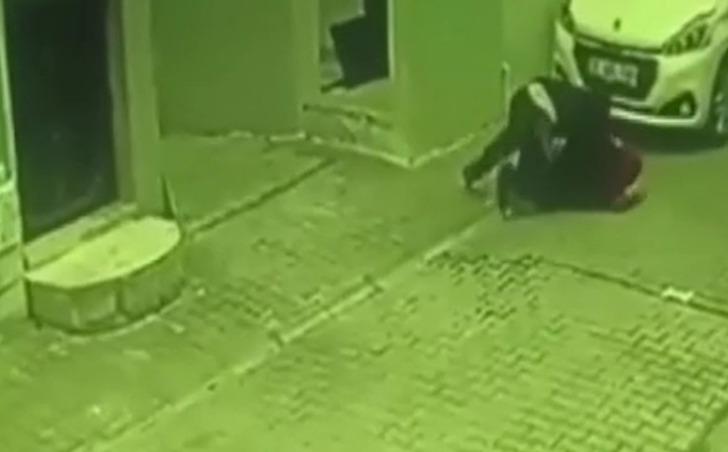 Sokakta yürüyen kadını kalkan yaptı! İzmir'de silahlı düello... İki ateş arasında kaldı! O anlar kamerada G4