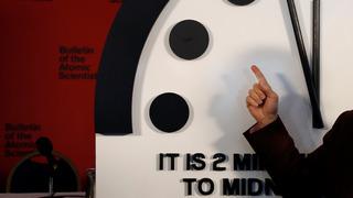 Kıyamet Günü Saati (Doomsday Clock) güncellenmesinden önce 'Yaşayan Nostradamus' Athos Salome'un kehaneti gündem oldu... Daha karanlık bir gelecek