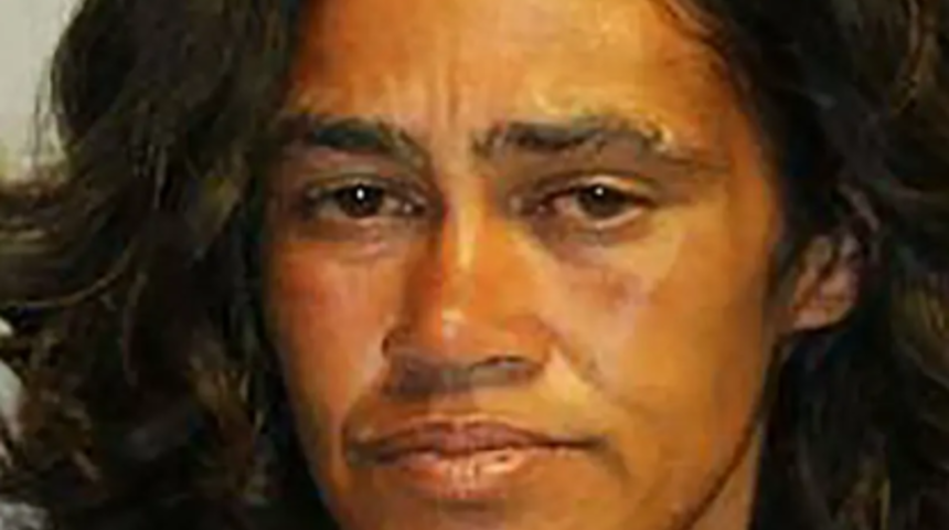 Görenler gözlerine inanamadı! Kaldırımda doğum yaptı... Göbek bağını bile kesmeden kordonuyla sürükledi