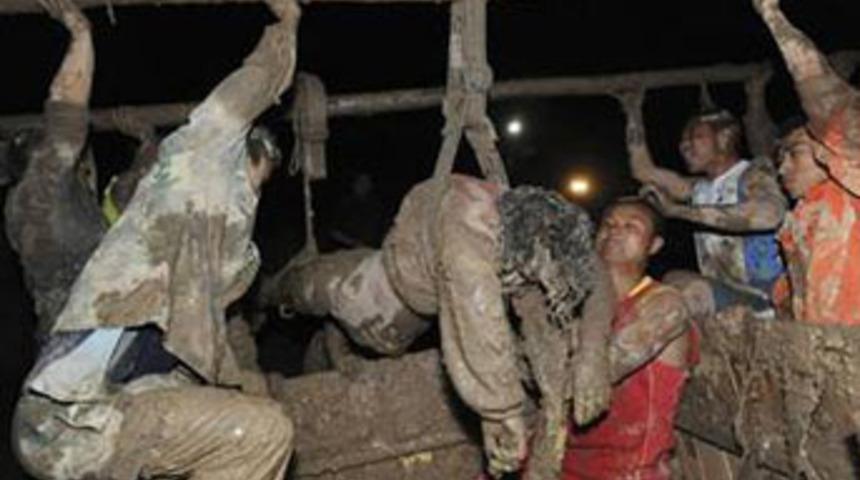 4 g&uuml;n &ccedil;amur i&ccedil;ine saplı kaldı, kurtuldu!