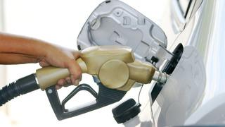 Son dakika: Benzine indirim tabelada! Akaryakıt litre fiyatları 2 liraya yakın geriledi (6 Ağustos Salı güncel benzin-motorin fiyatları)