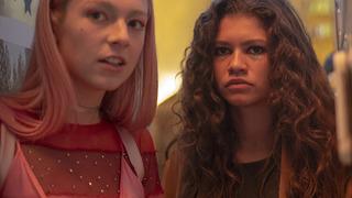 Euphoria'nın yıldızı Hunter Schafer ceketinin içine hiçbir giymeyince zor anlar yaşadı